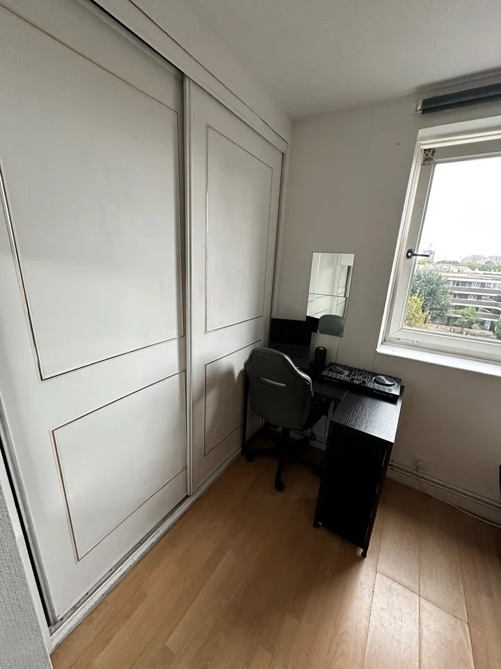Room Madron Street in Greater London