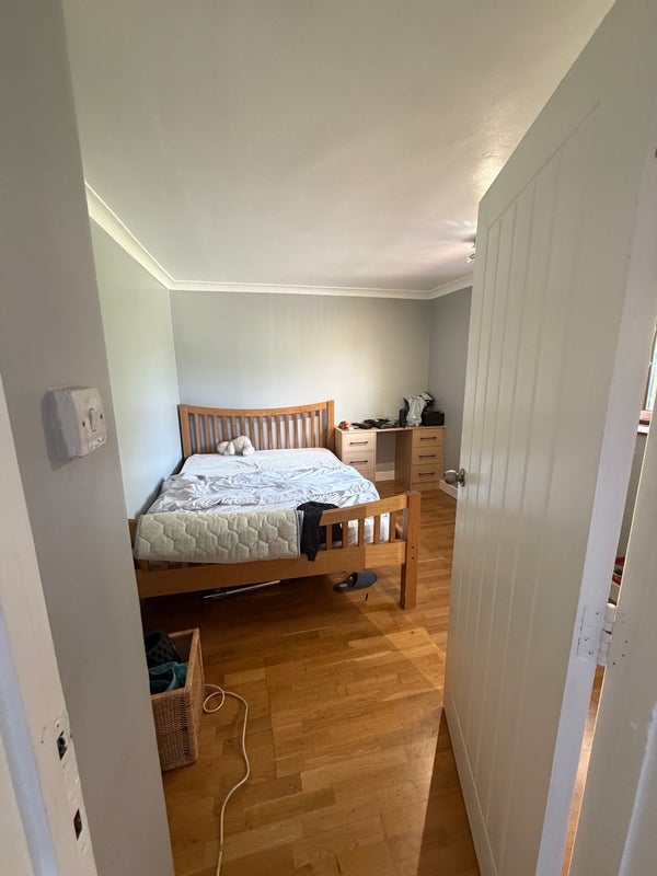 Room Farm Crescent in Slough
