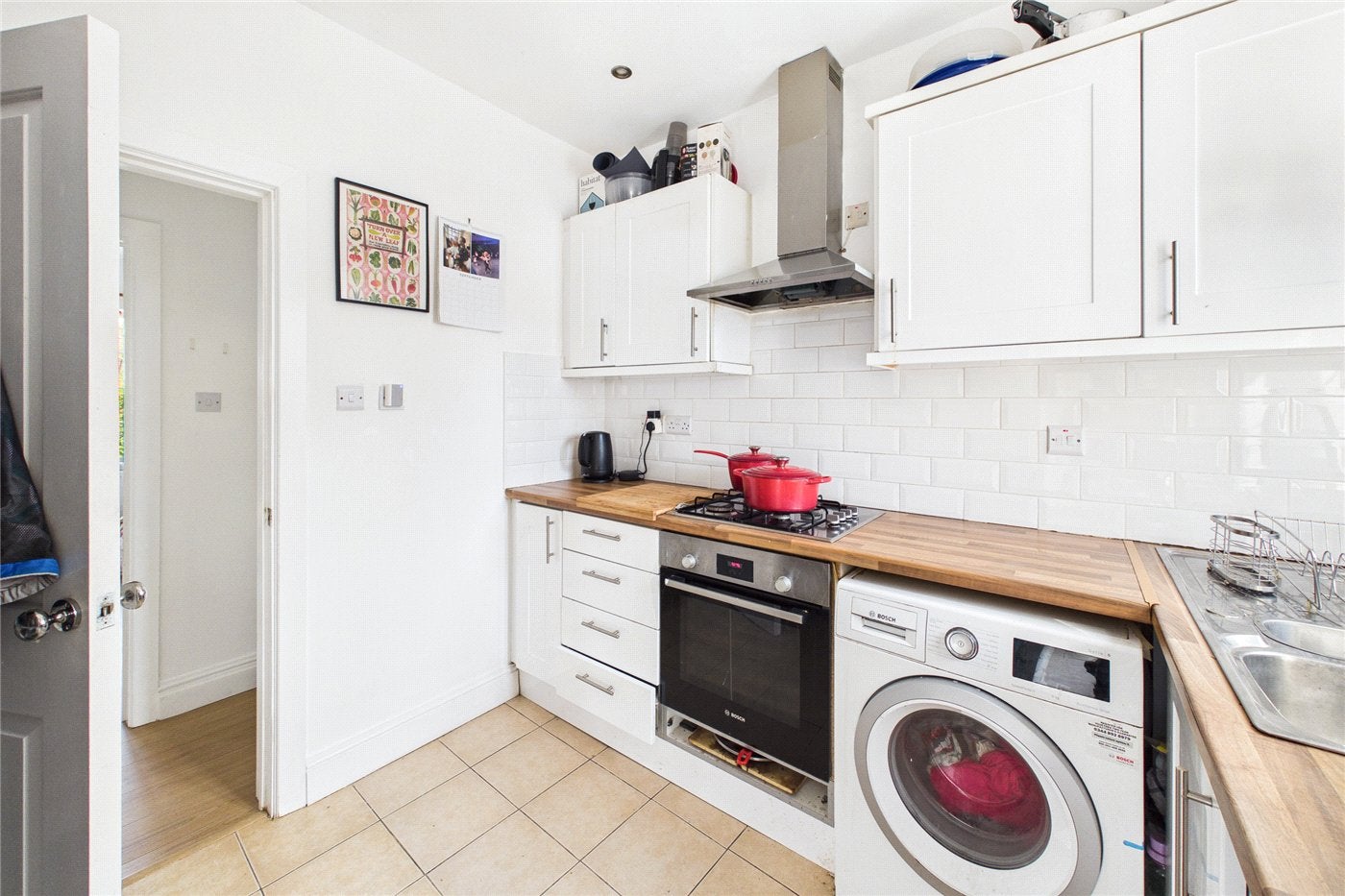 Flat Cricklade Avenue in Greater London