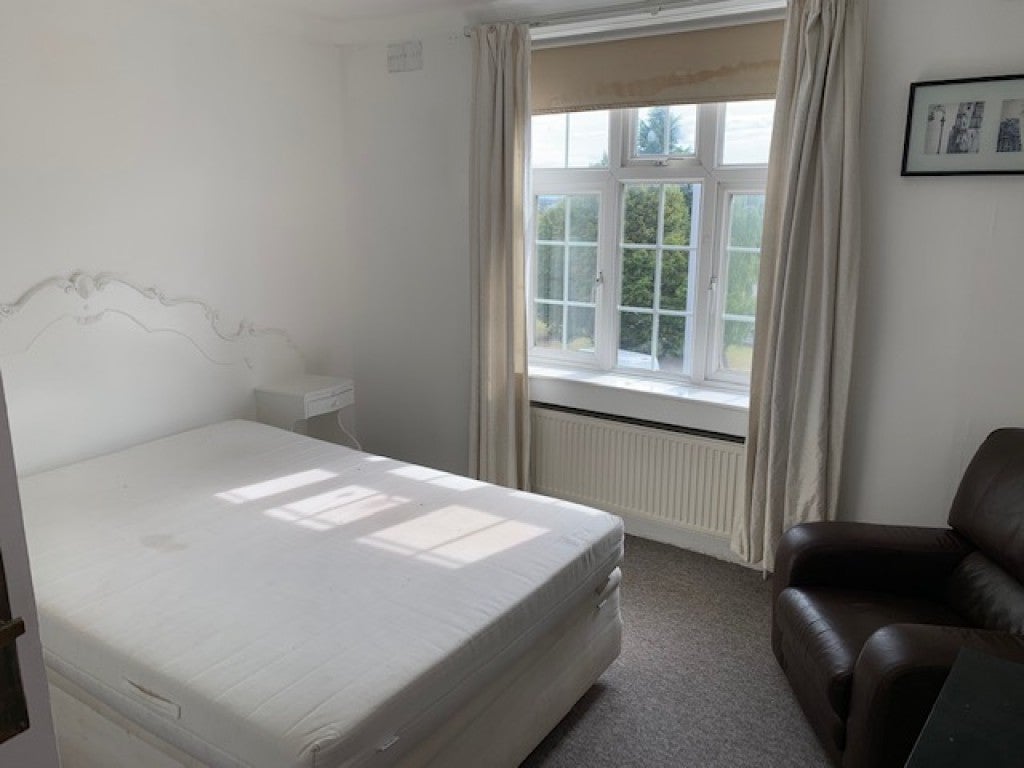 Flat Prothero Gardens in Greater London