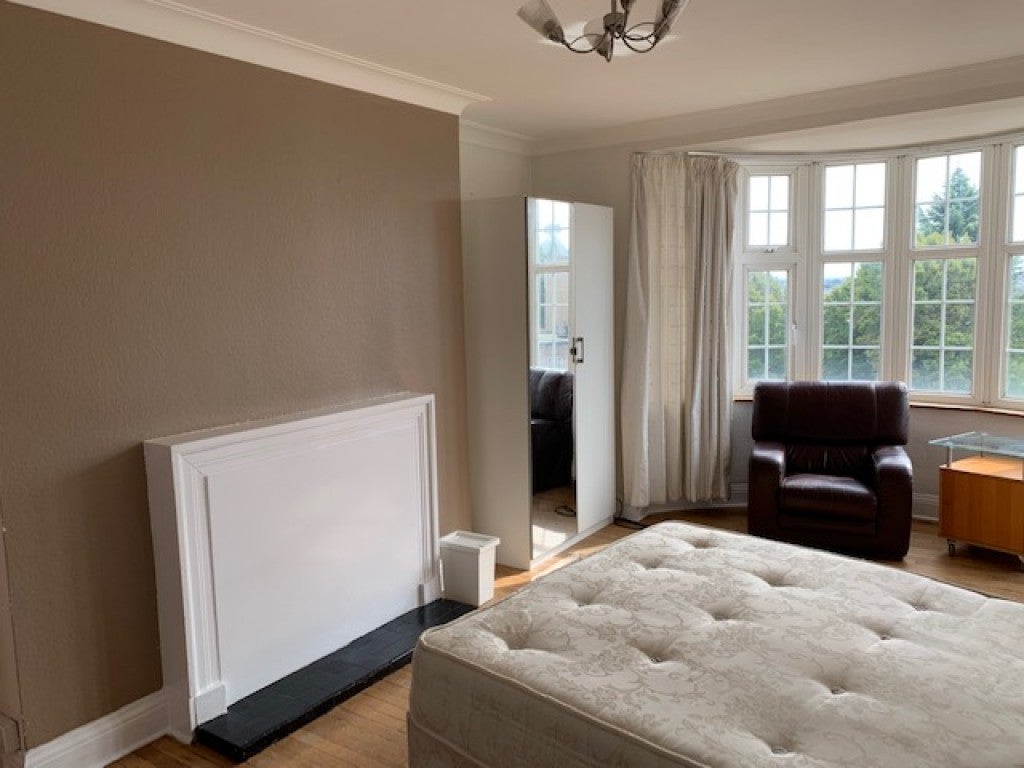 Flat Prothero Gardens in Greater London