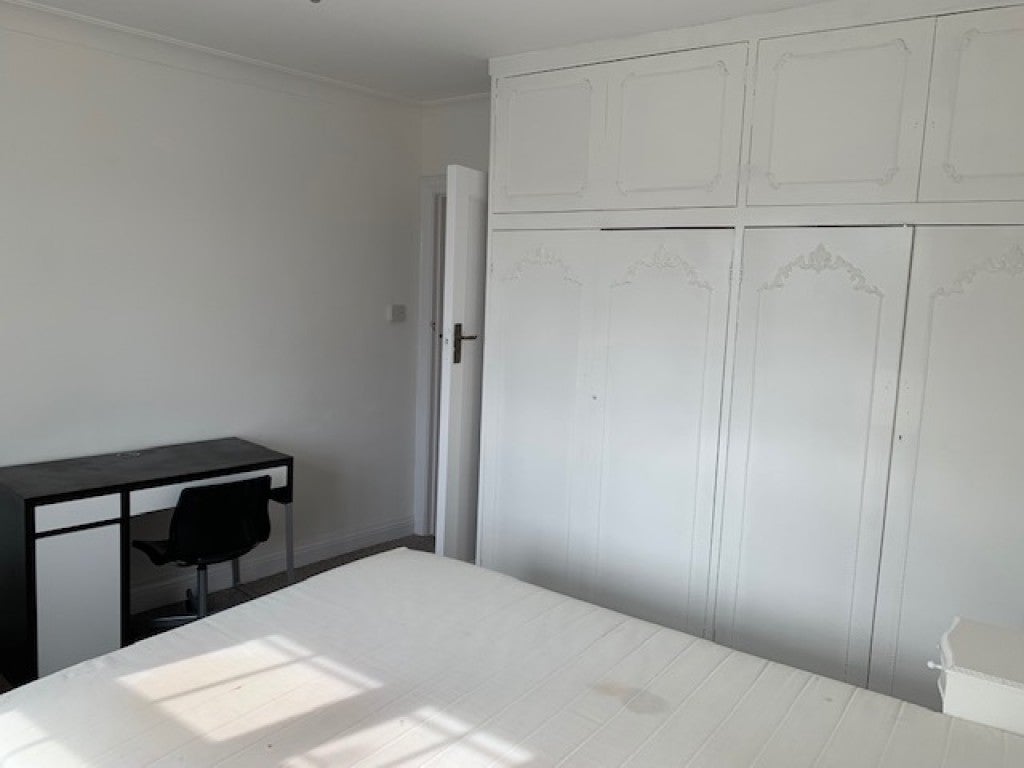 Flat Prothero Gardens in Greater London