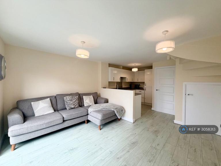 House Merchant Close in Prescot