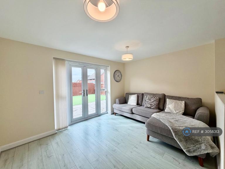 House Merchant Close in Prescot