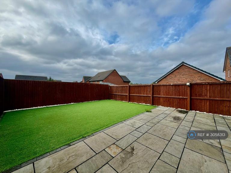 House Merchant Close in Prescot