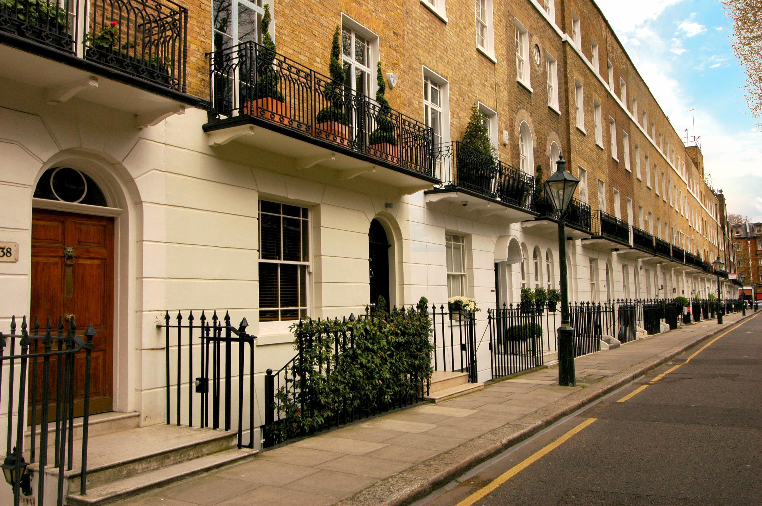 Flat Brompton Square in Greater London