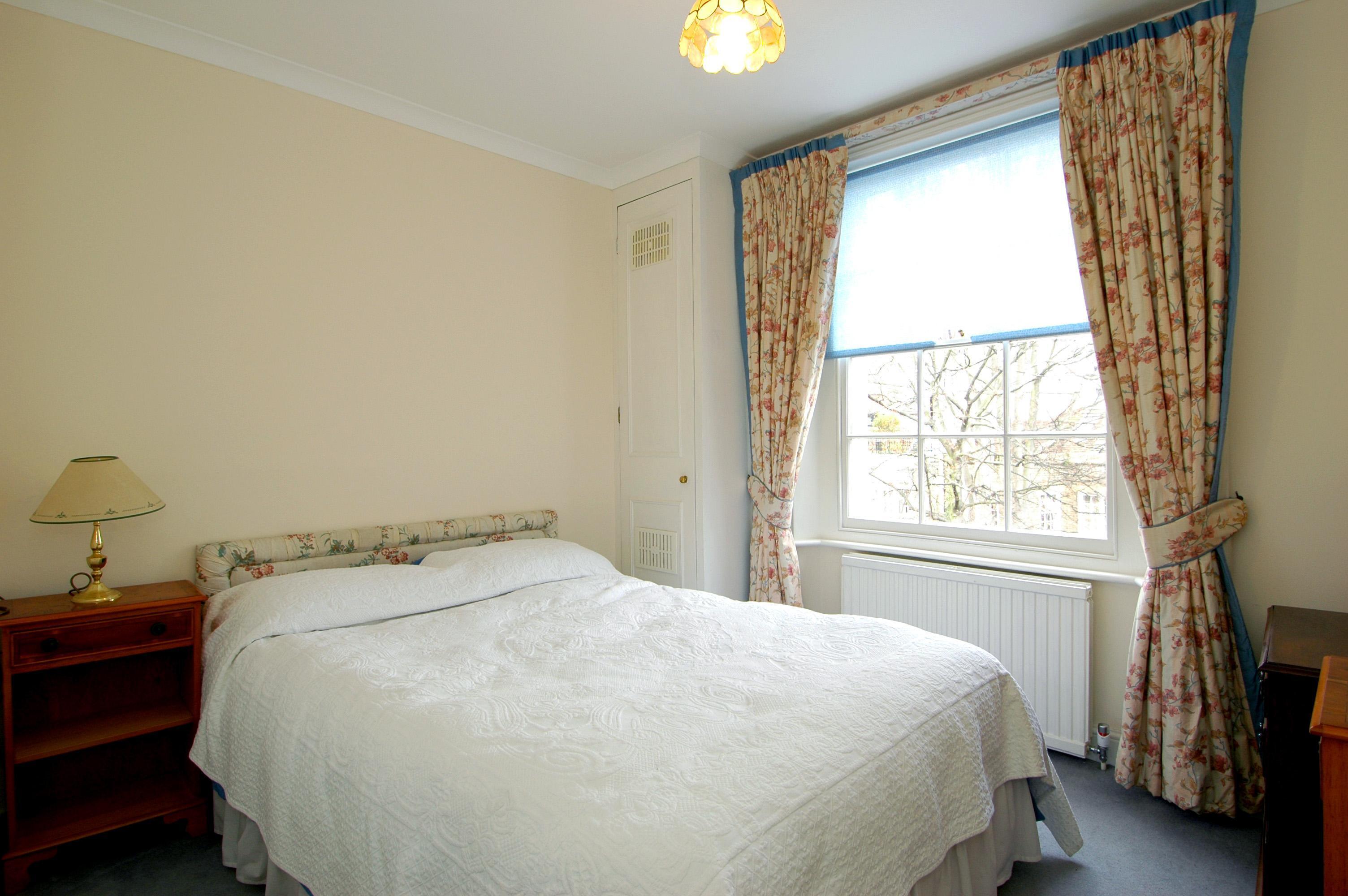 Flat Brompton Square in Greater London