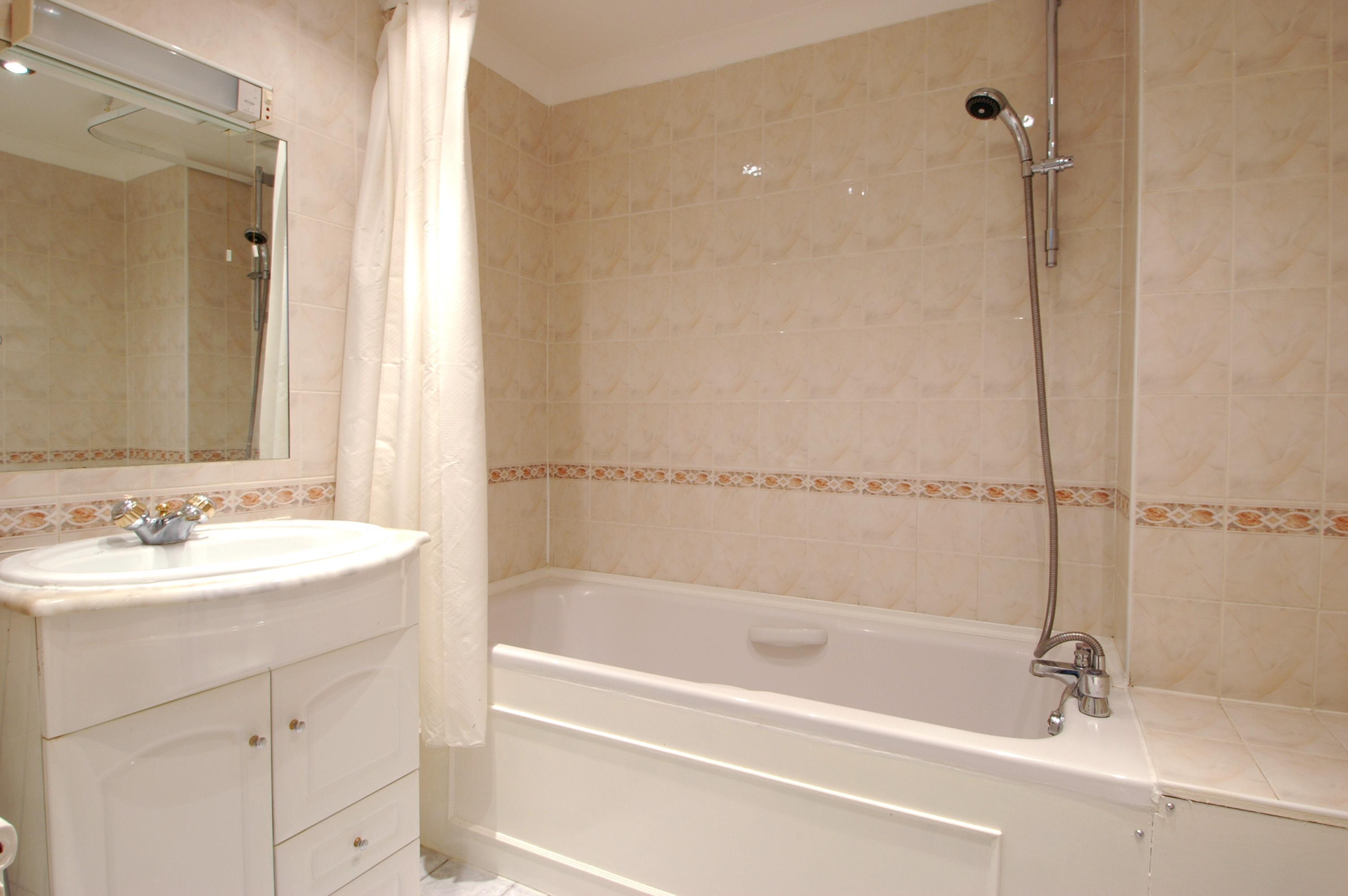 Flat Brompton Square in Greater London