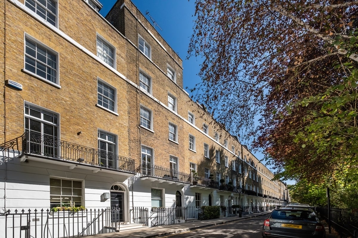 Flat Brompton Square in Greater London