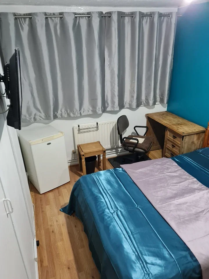 Room Tildesley Road in Greater London