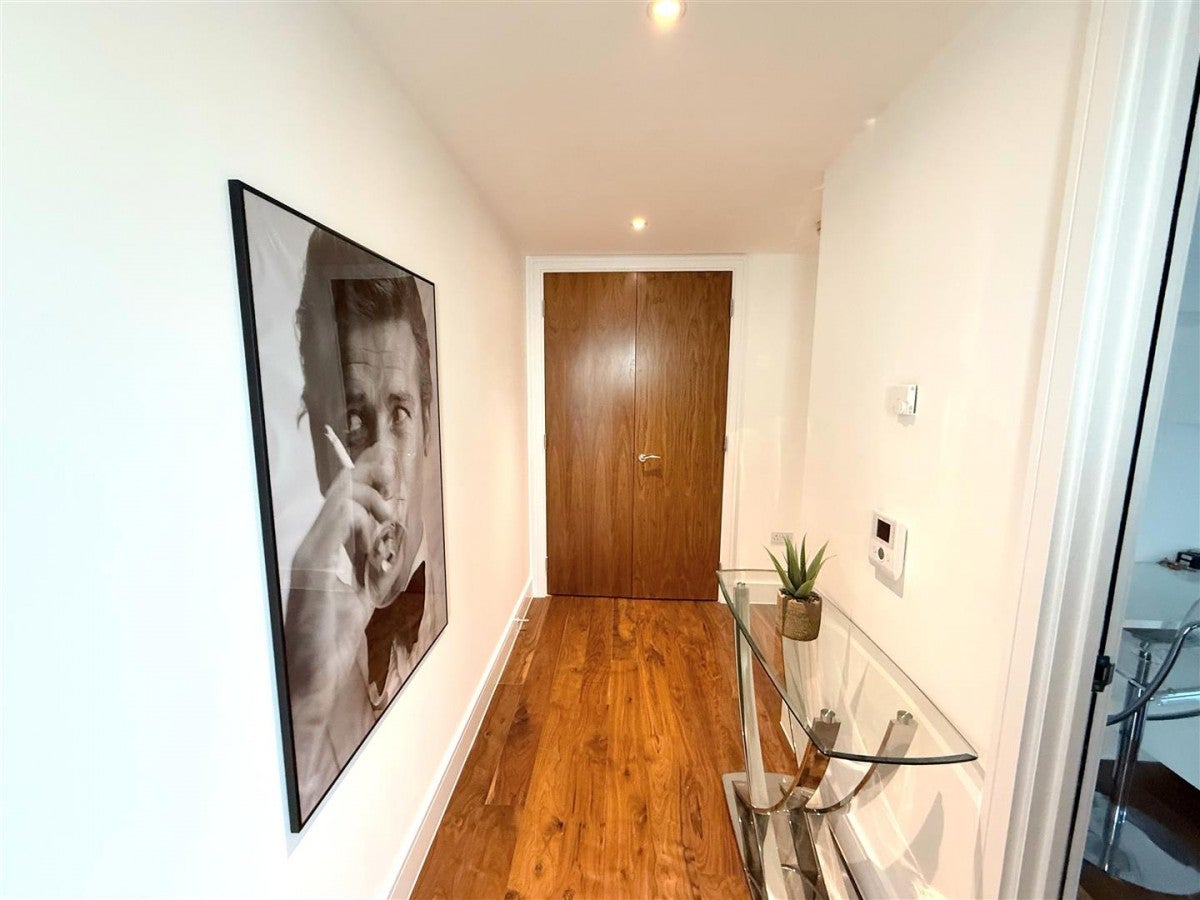 Flat Hartley Avenue in Greater London