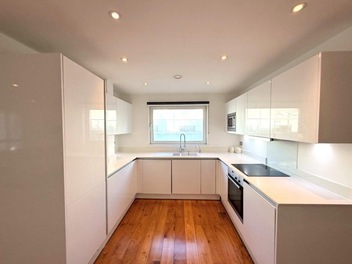 Flat Hartley Avenue in Greater London