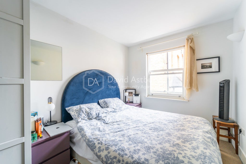 Flat Liverpool Road in Greater London