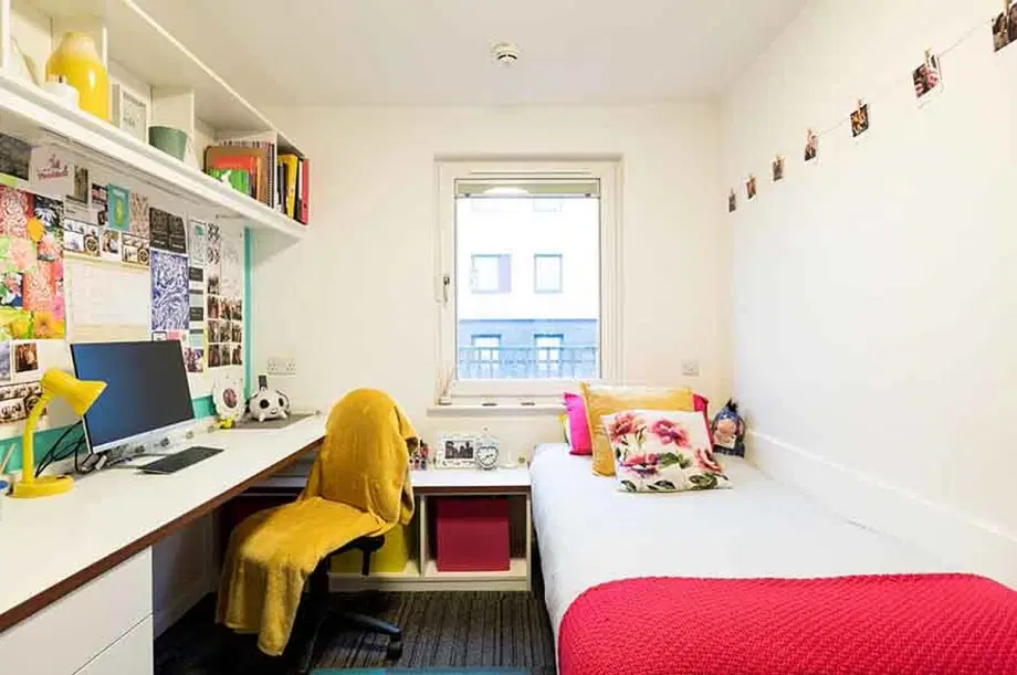Flat Alma Close in Nottingham