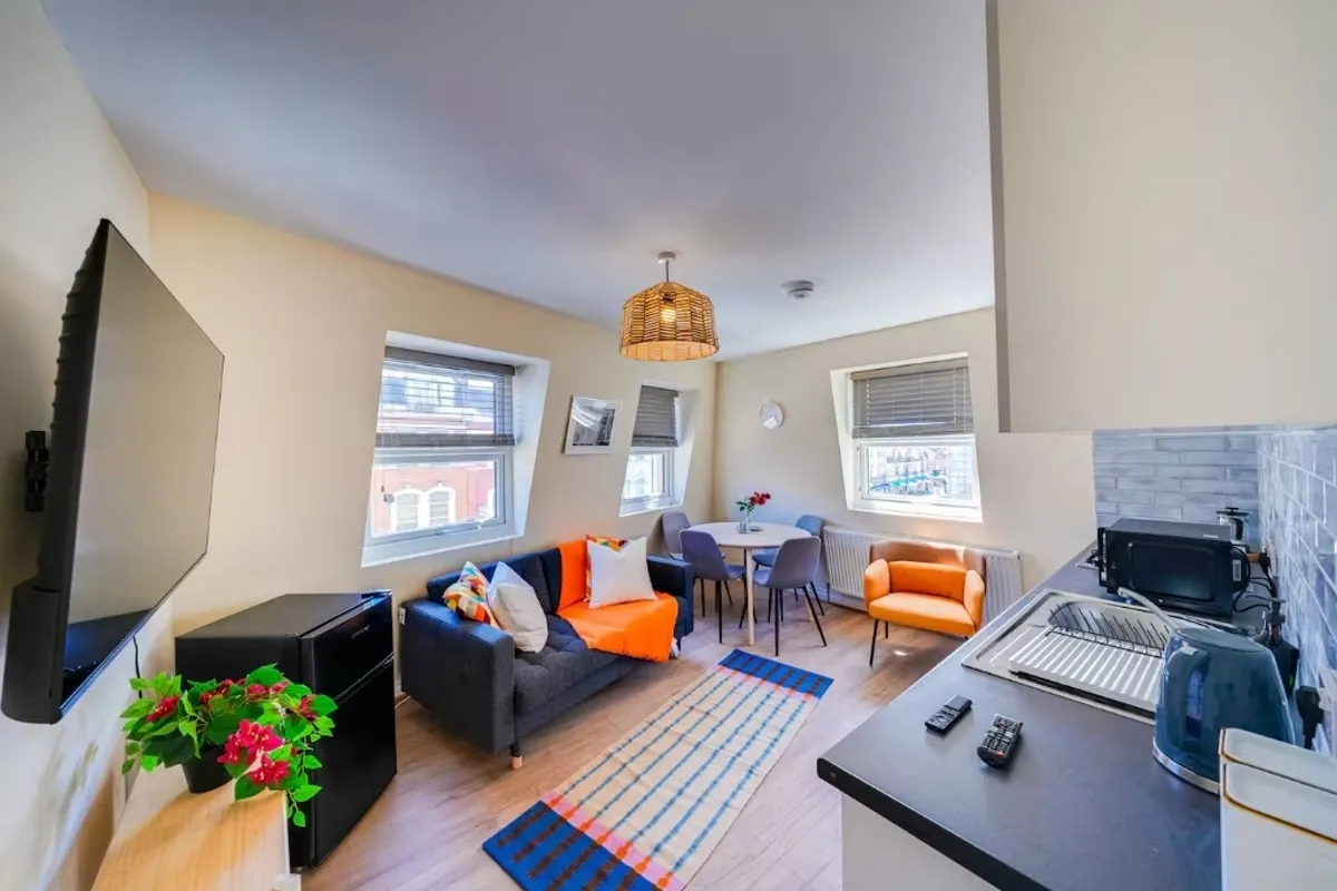 Flat Upper Tooting Road in Greater London