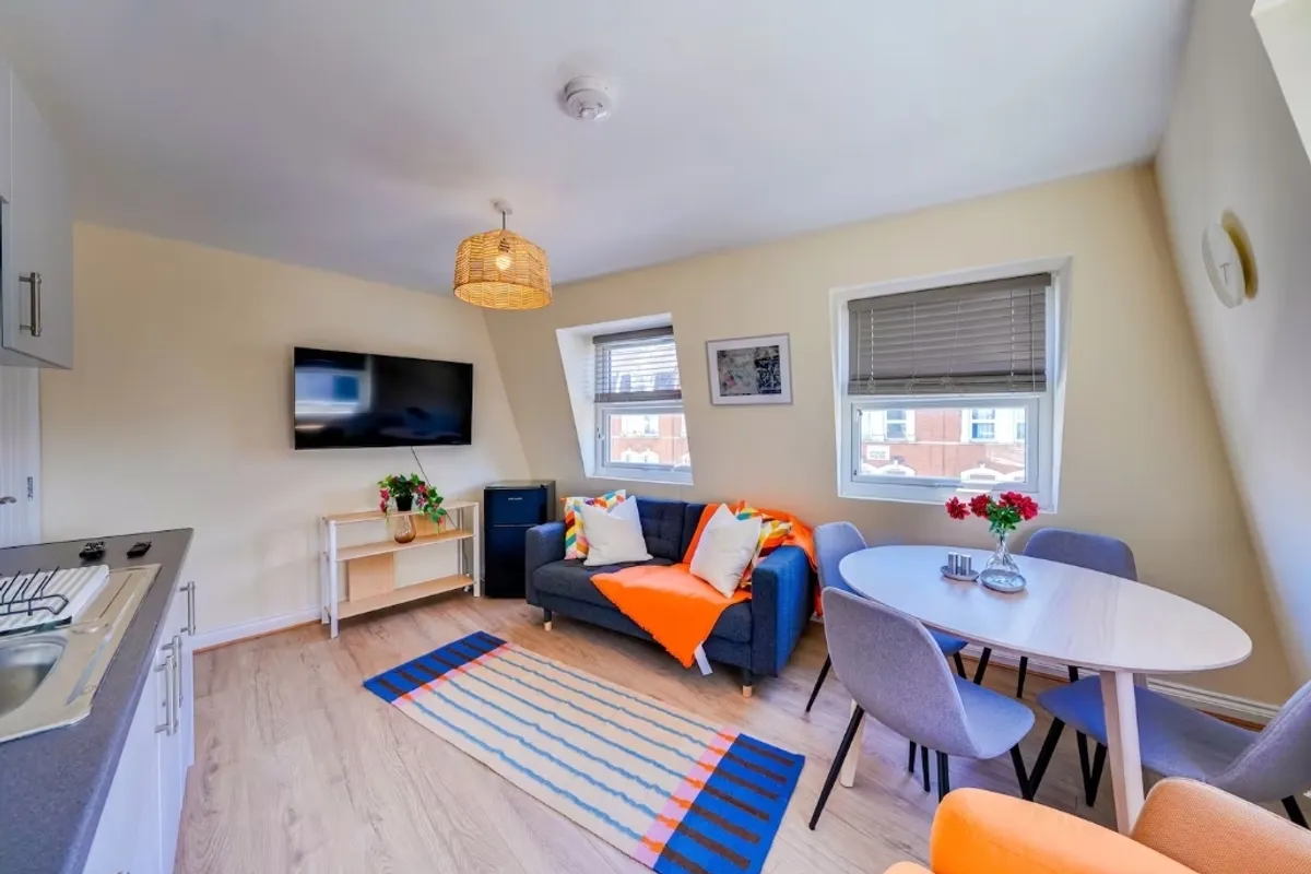 Flat Upper Tooting Road in Greater London