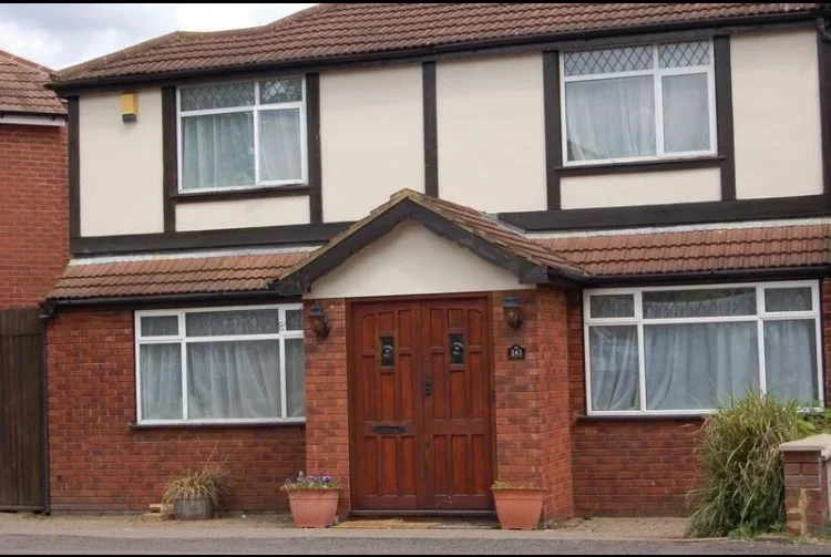 House Balmoral Drive in Greater London