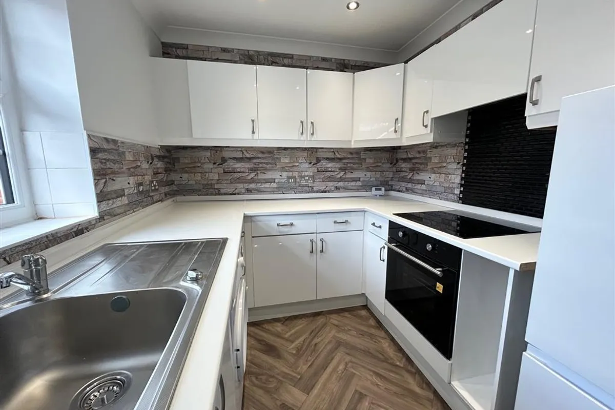 Flat Belgrave Court in Doncaster
