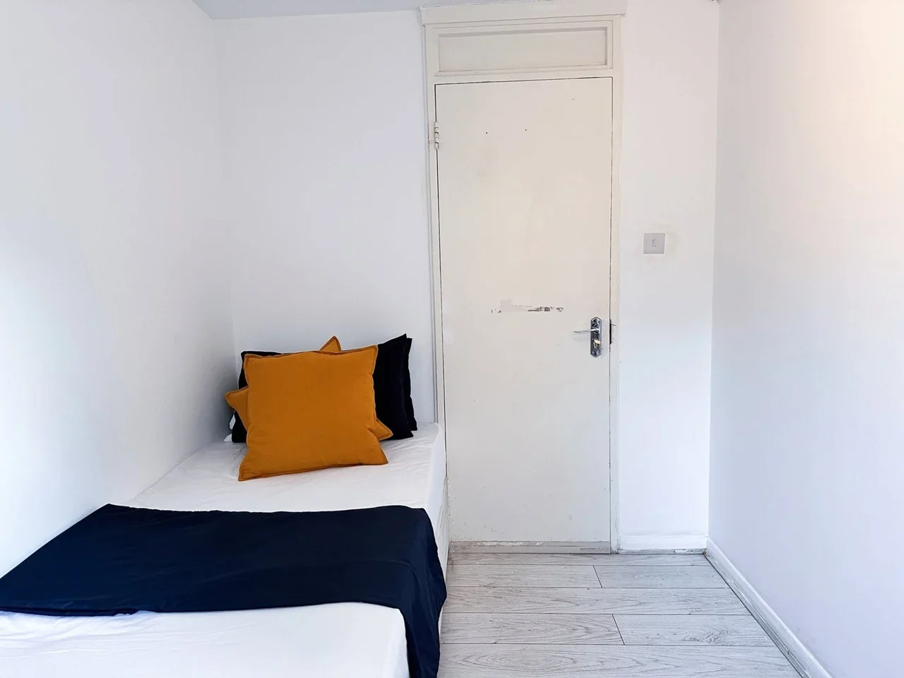 Room St Ervans Road in Greater London