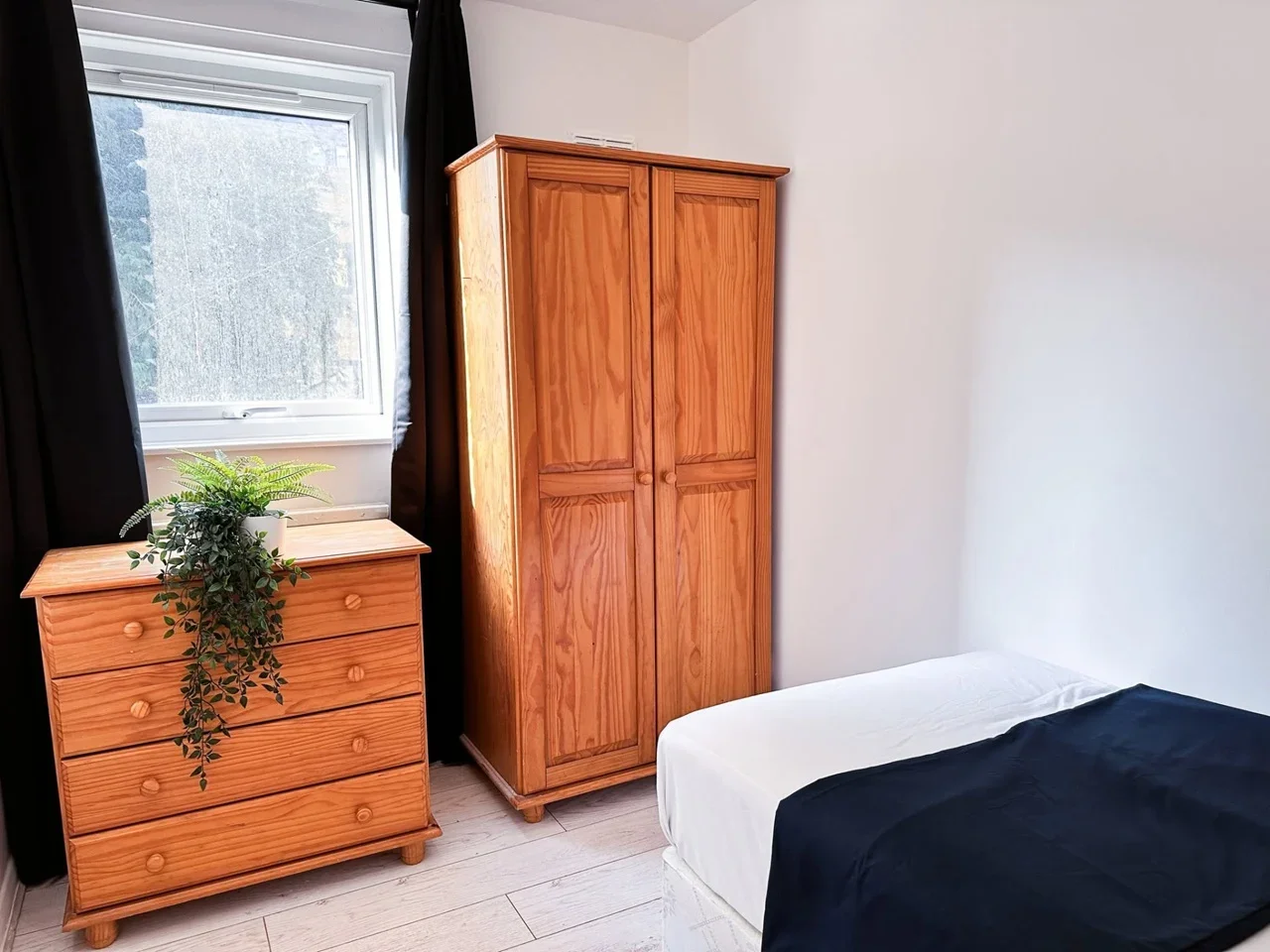 Room St Ervans Road in Greater London