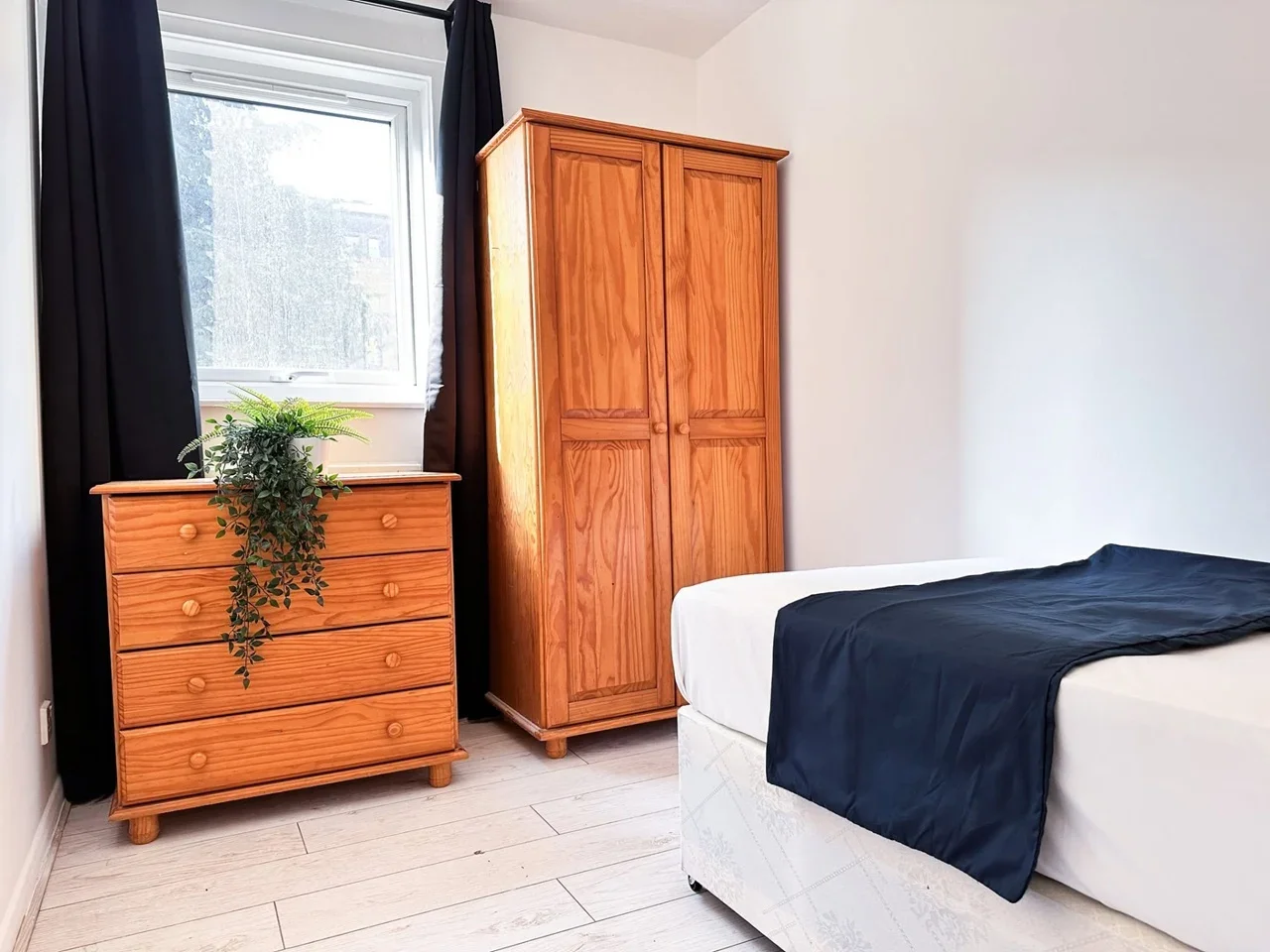 Room St Ervans Road in Greater London