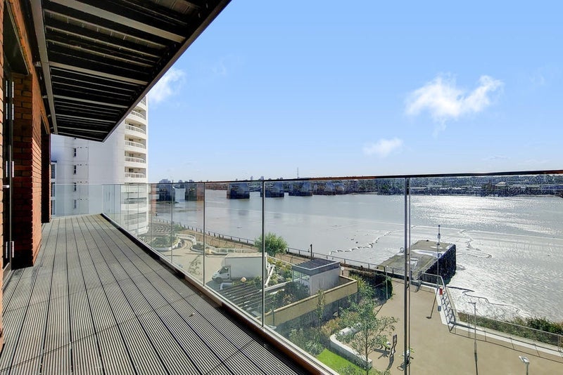 Room Starboard Way in Greater London