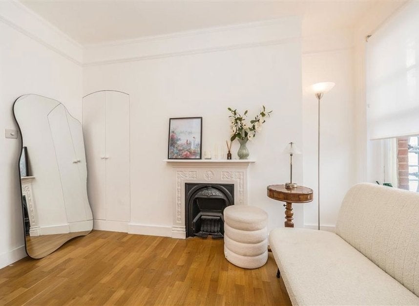 Flat Bourlet Close in City of Westminster