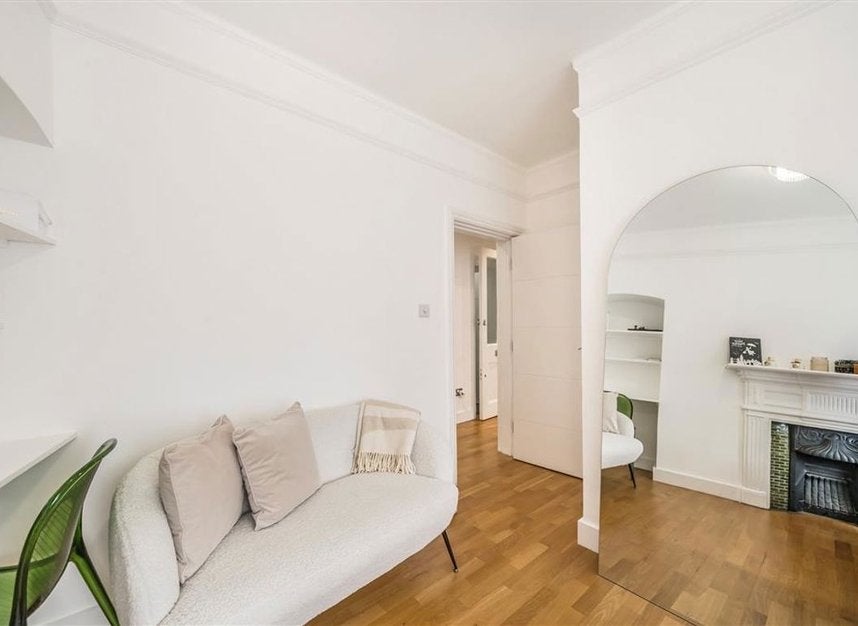 Flat Bourlet Close in City of Westminster