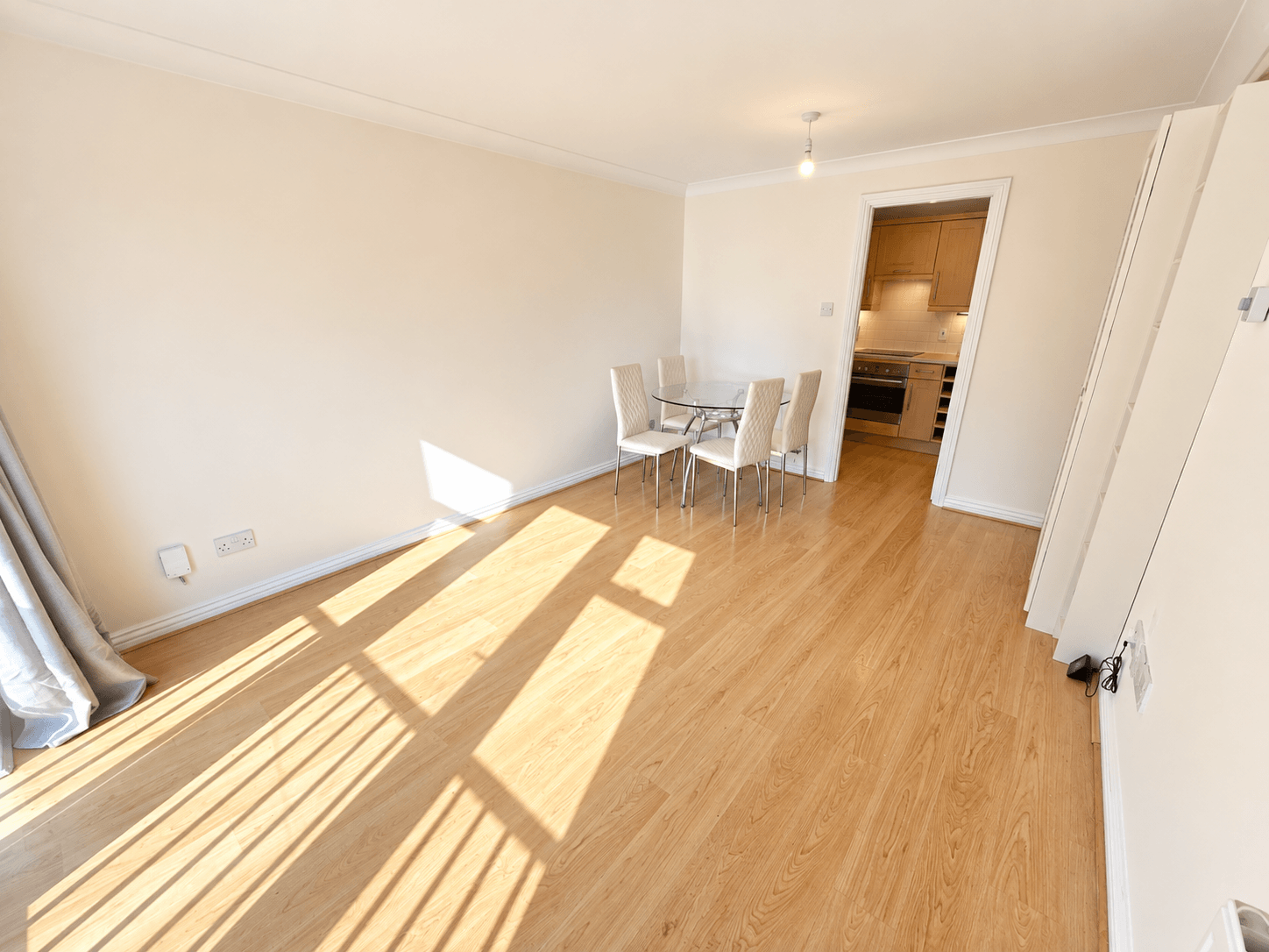 Flat Sheepcote Road in Greater London