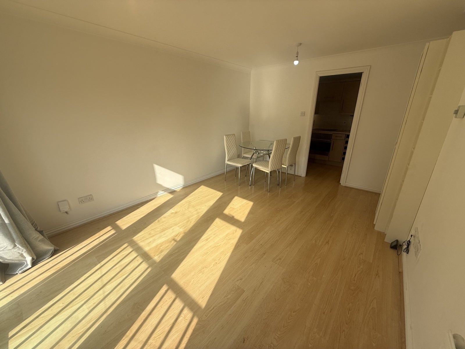Flat Sheepcote Road in Greater London