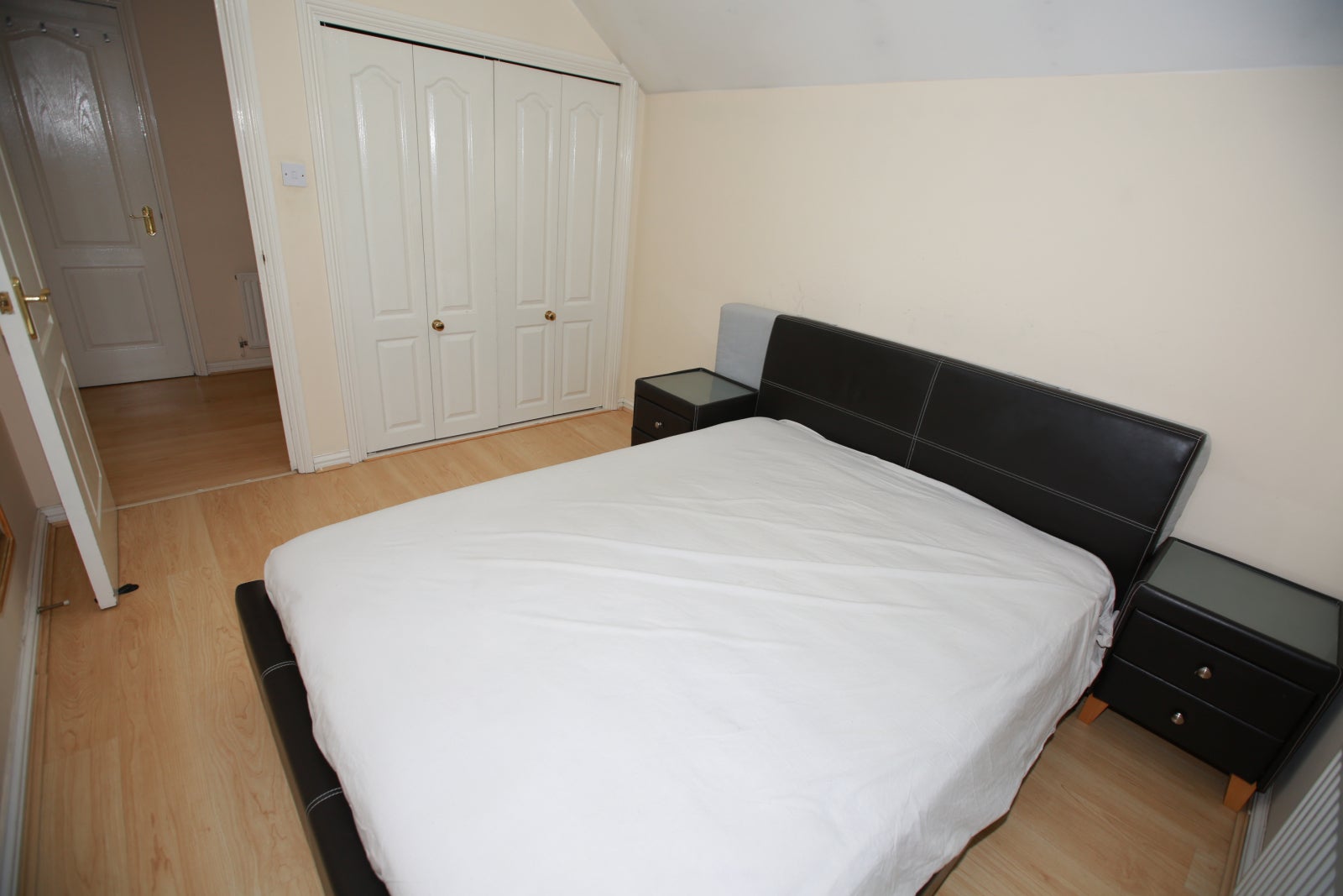 Flat Sheepcote Road in Greater London