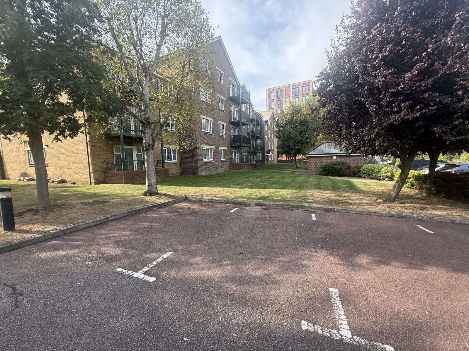 Flat Sheepcote Road in Greater London