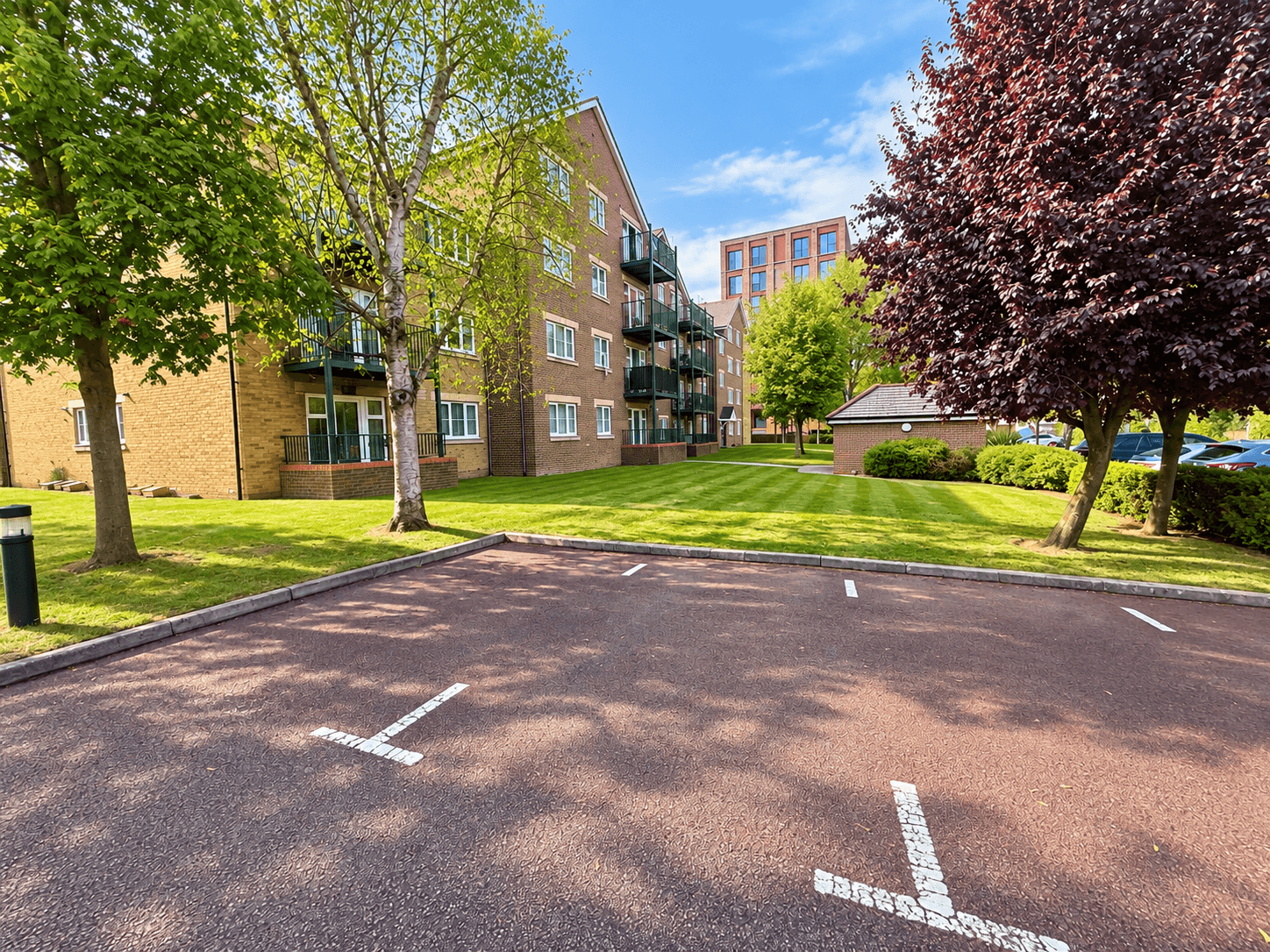 Flat Sheepcote Road in Greater London