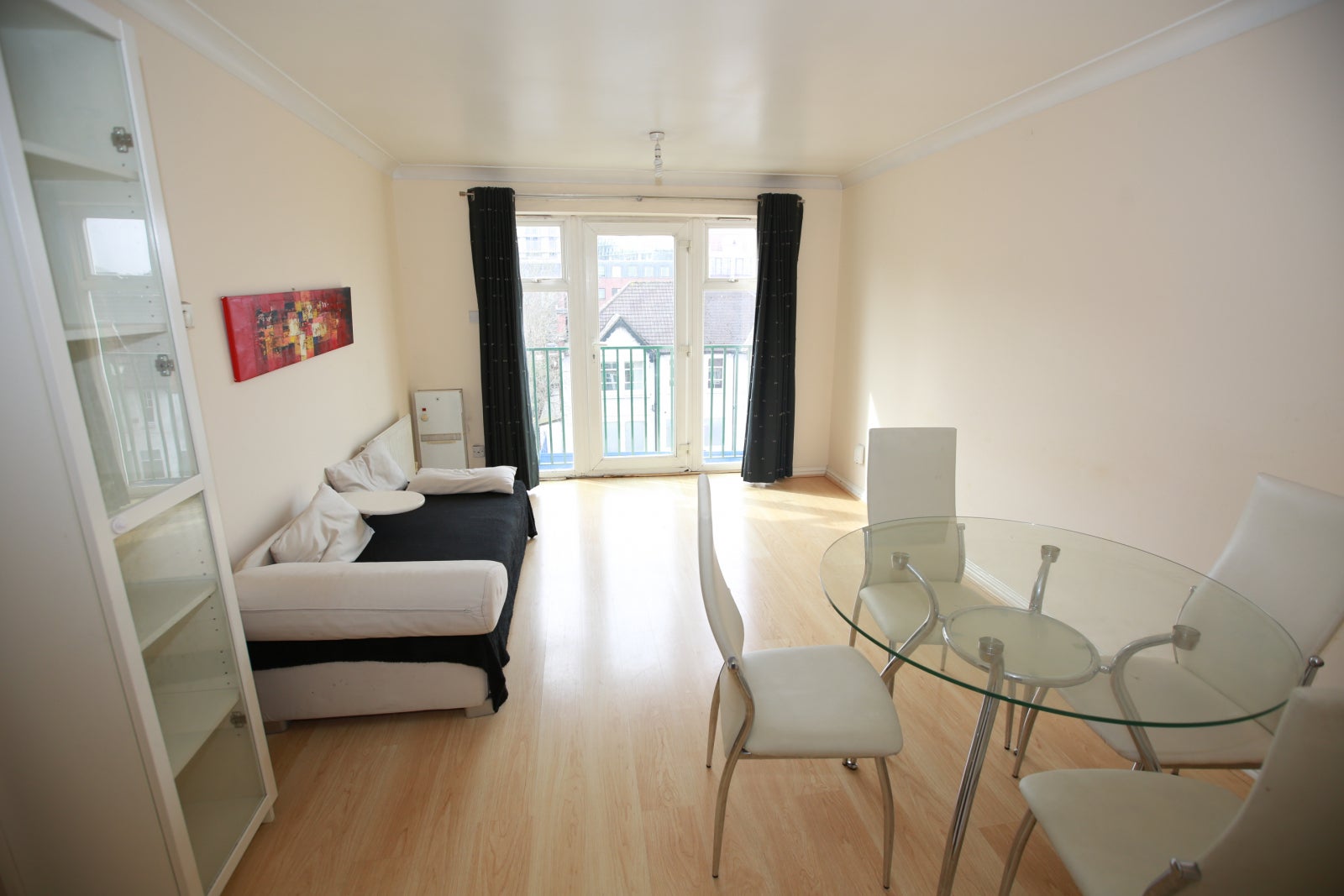 Flat Sheepcote Road in Greater London