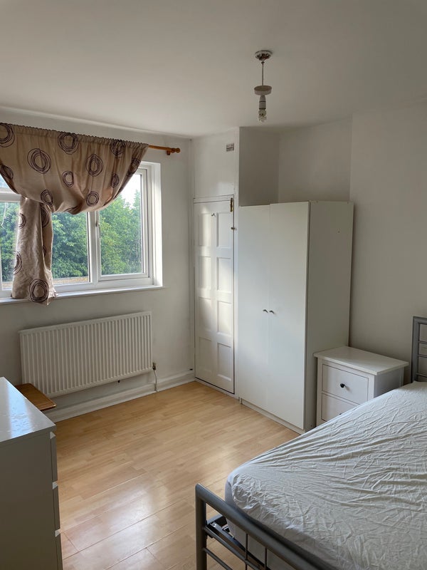 Room Woodfield Gardens in Greater London