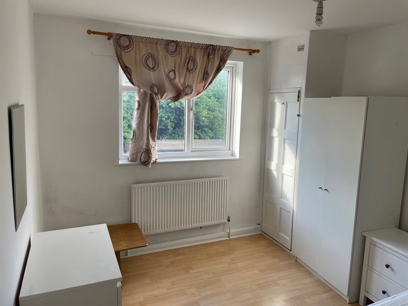 Room Woodfield Gardens in Greater London