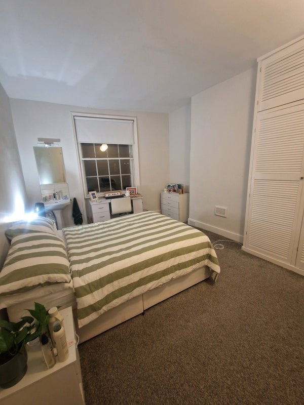 Room The Pavement in Greater London