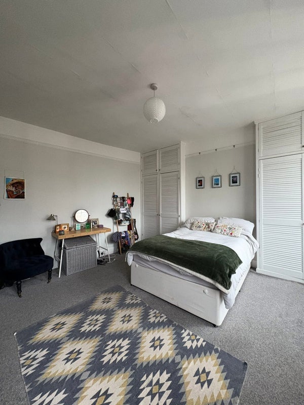 Room The Pavement in Greater London
