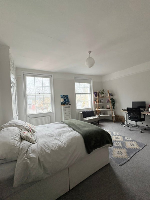 Room The Pavement in Greater London