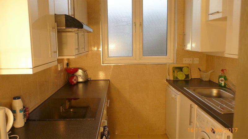 Room Gunnersbury Avenue in Greater London