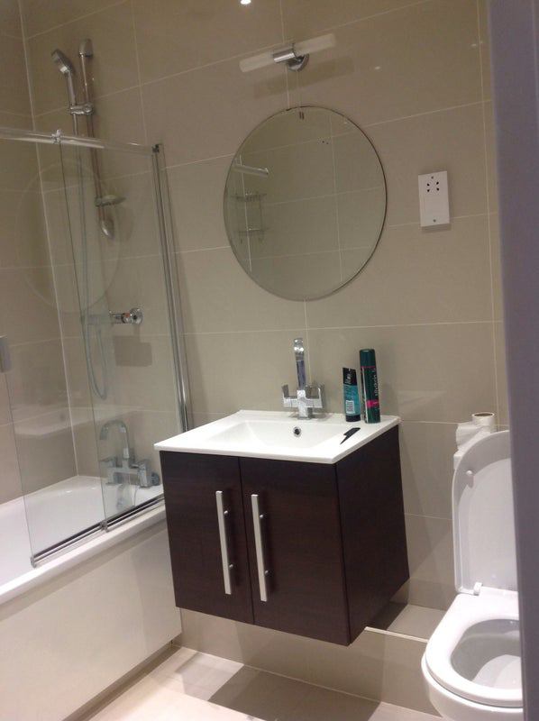 Room Gunnersbury Avenue in Greater London