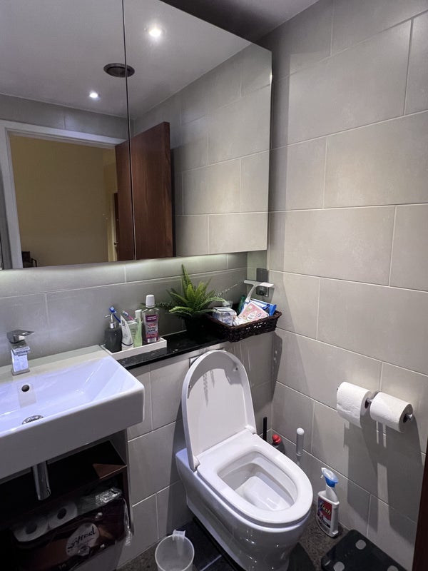 Room Peninsula Square in Greater London