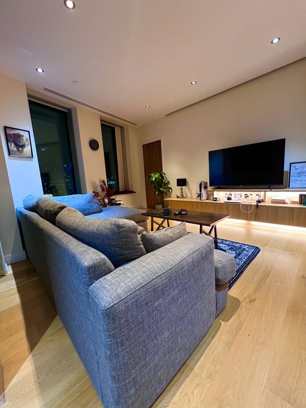 Room Peninsula Square in Greater London