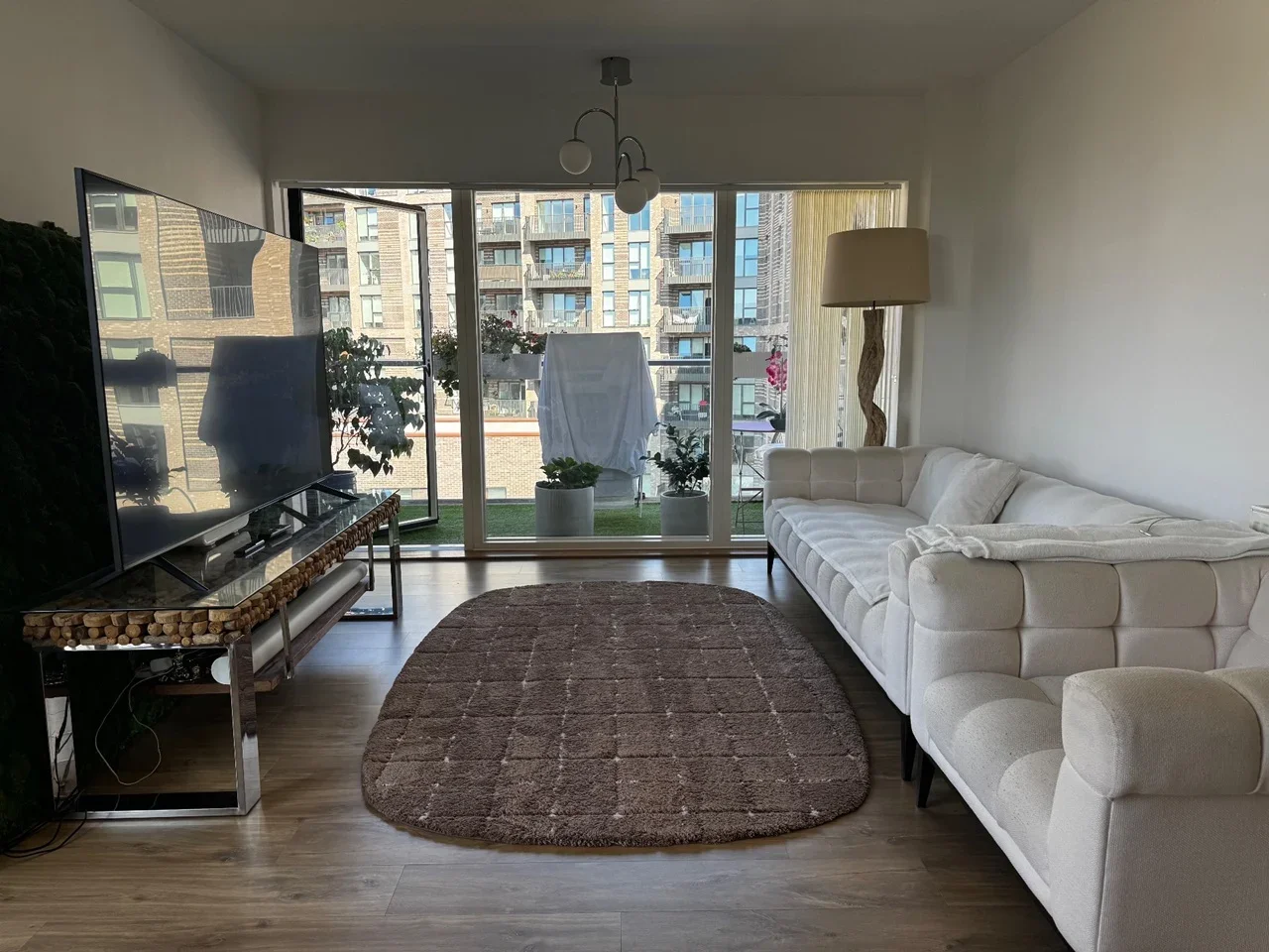 Flat Magellan Boulevard in Greater London