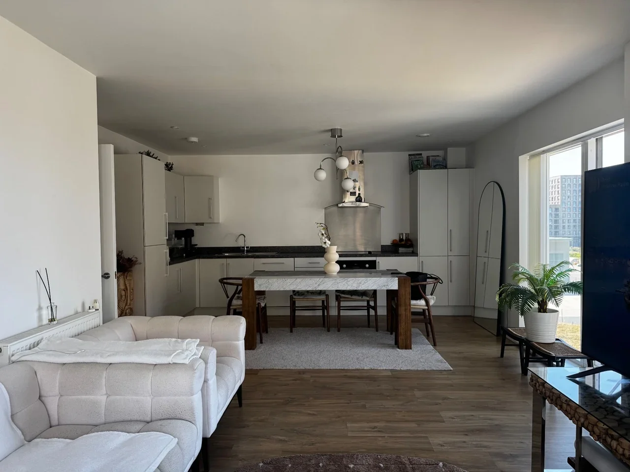 Flat Magellan Boulevard in Greater London