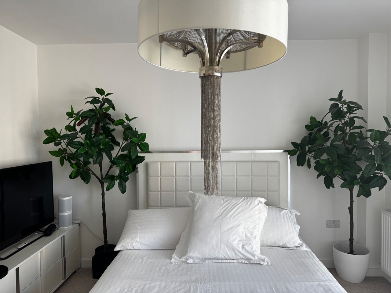 Flat Magellan Boulevard in Greater London
