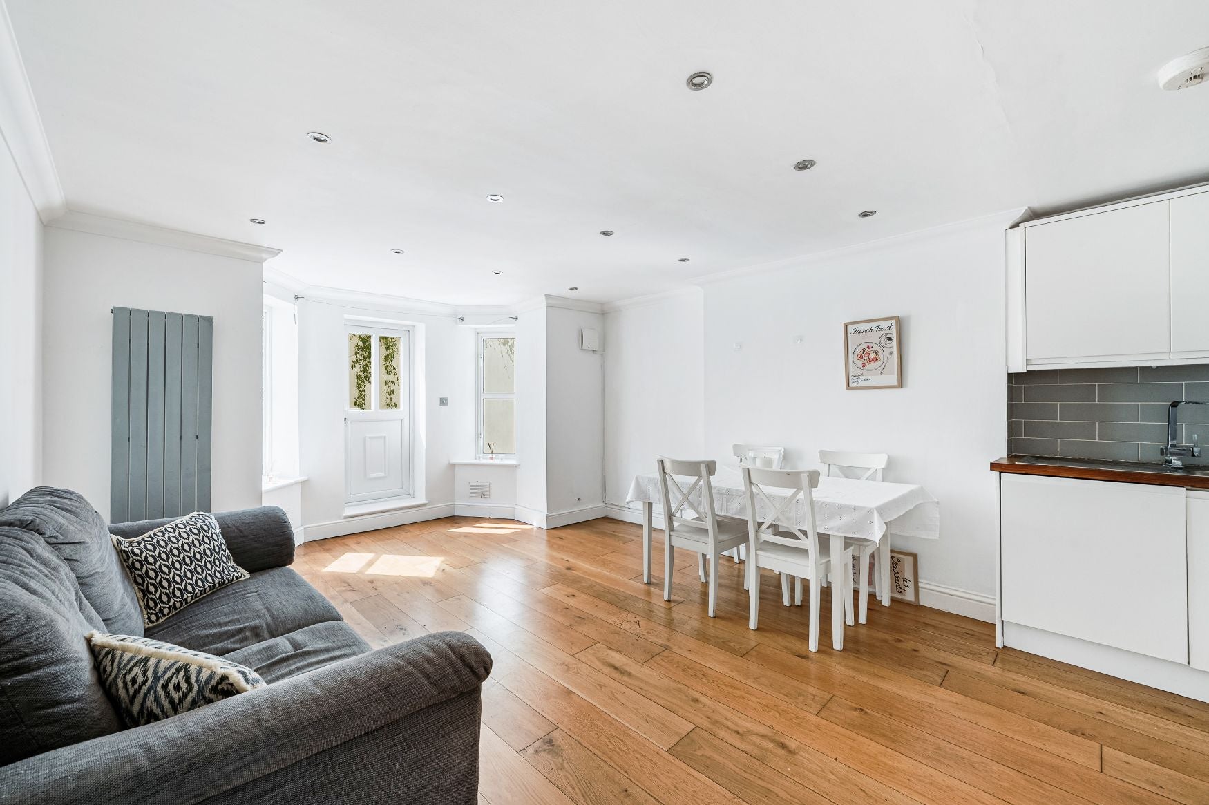 Flat Cumberland Park in Greater London