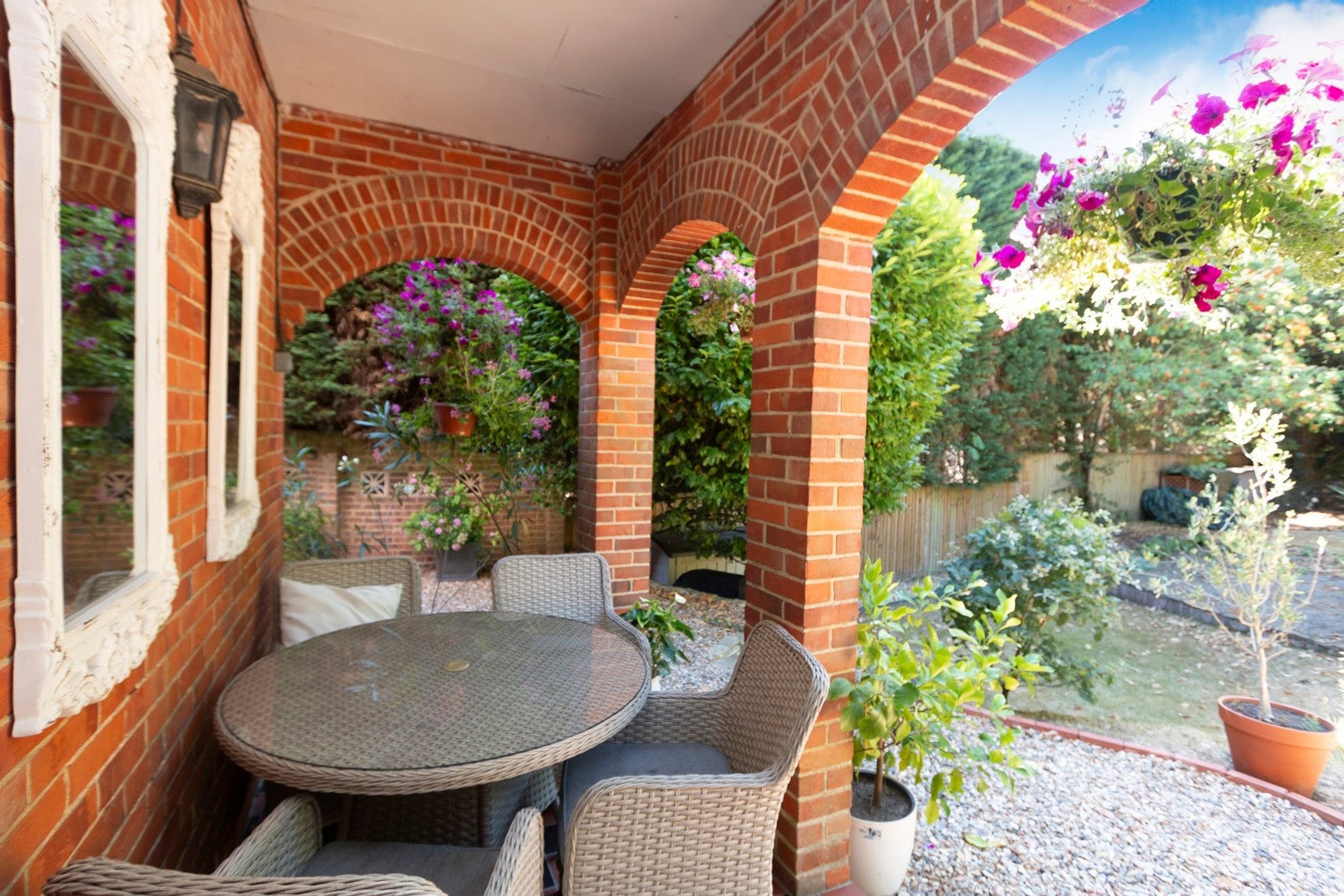 House Brackendale Close in Surrey Heath