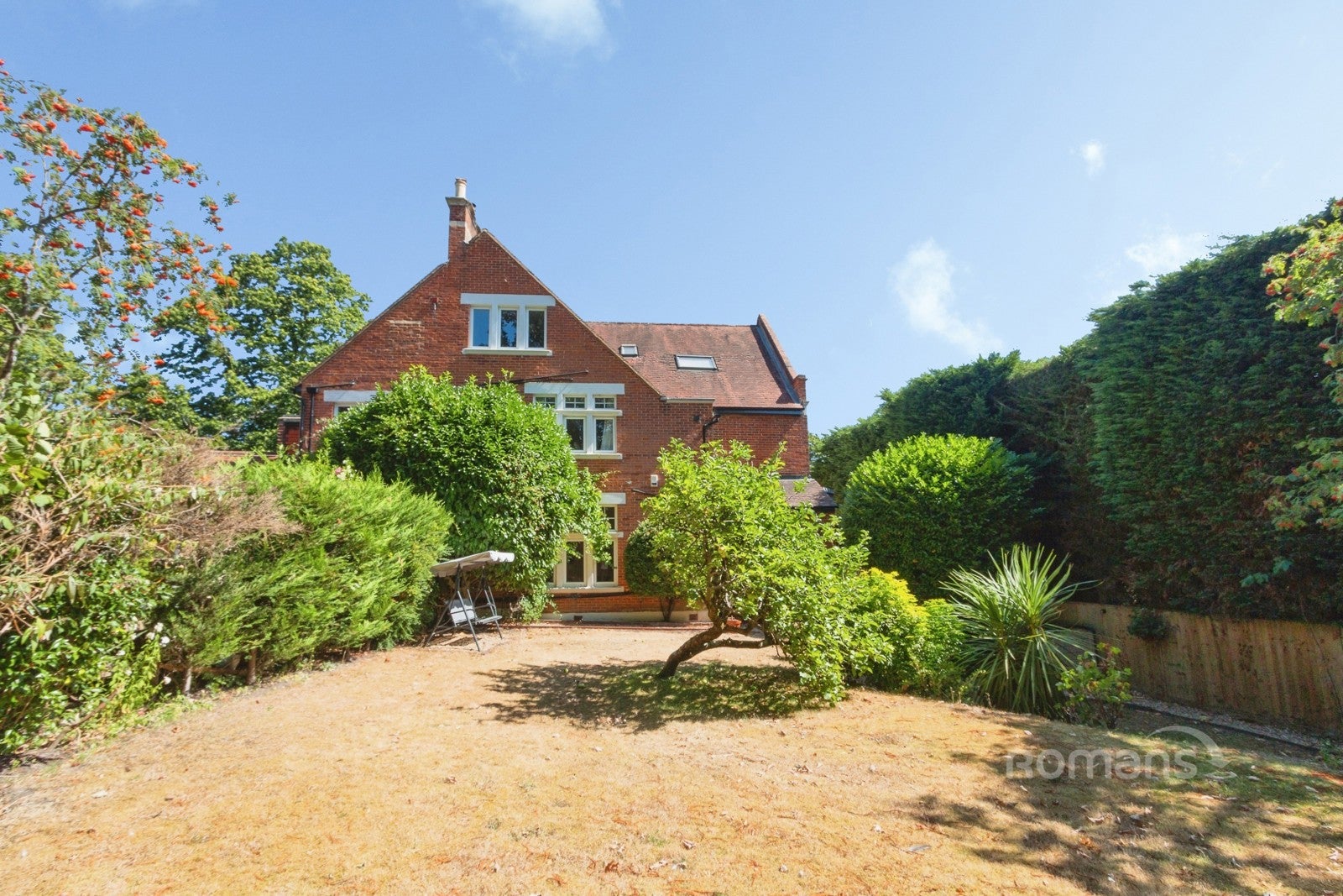 House Brackendale Close in Surrey Heath