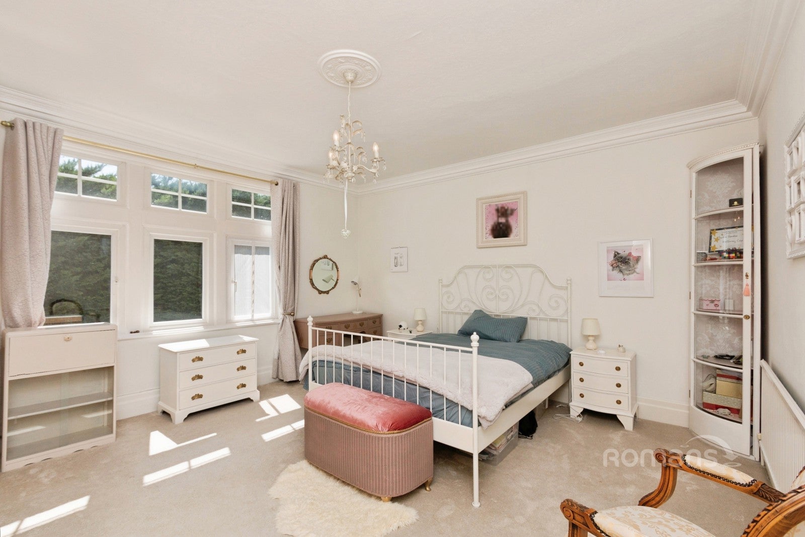 House Brackendale Close in Surrey Heath